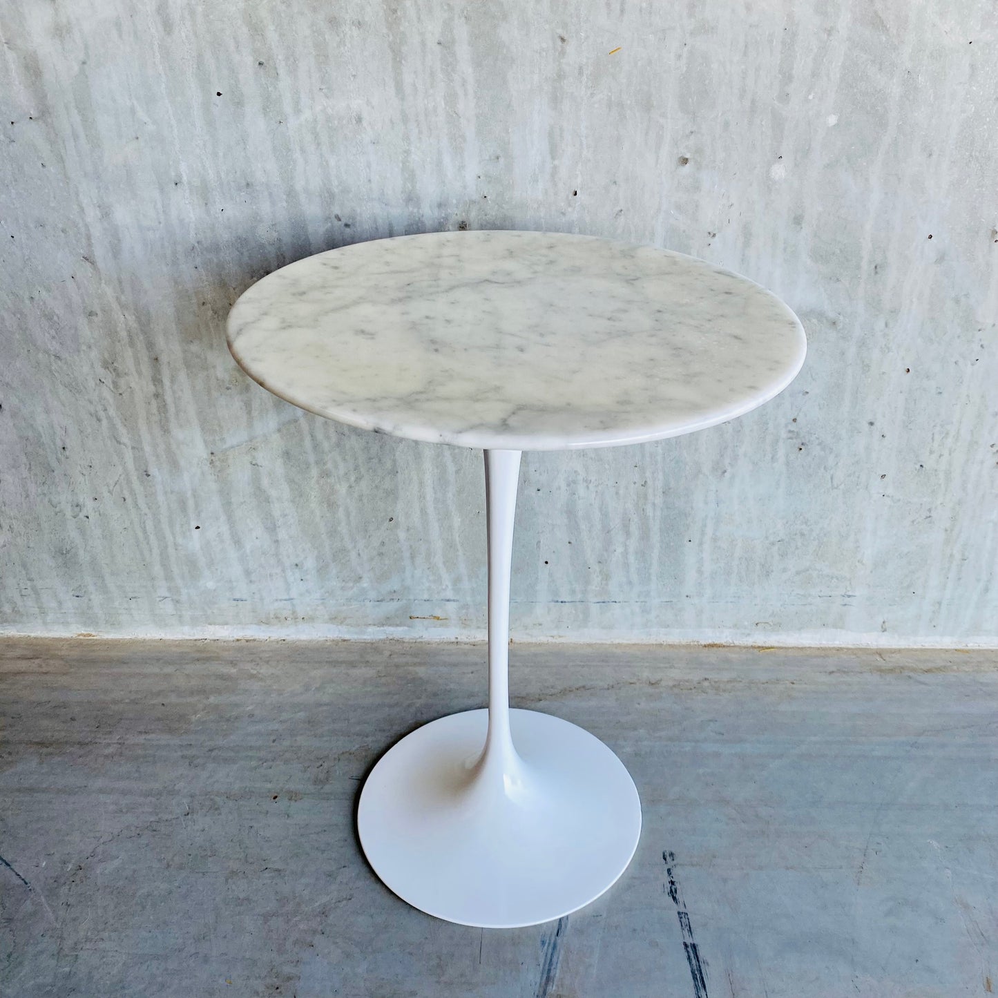 Eero Saarinen Beistelltisch „Tulip“ aus weißem Carrara-Marmor von Knoll, Deutschland, 1960