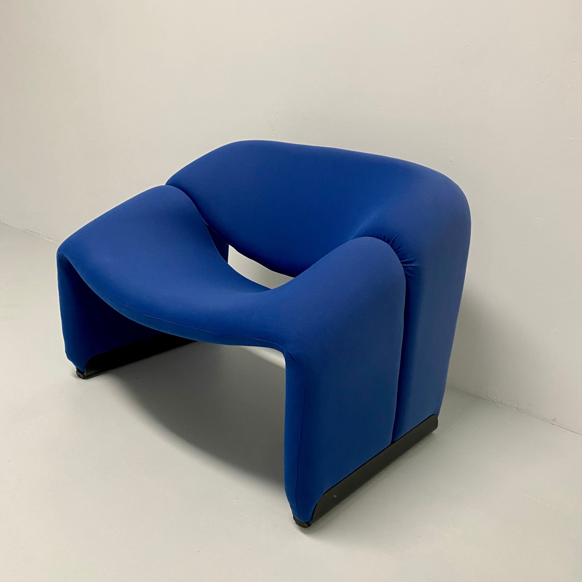BLUE F598 GROOVY M-CHAIR BY PIERRE PAULIN FOR ARTIFORT, 1970S