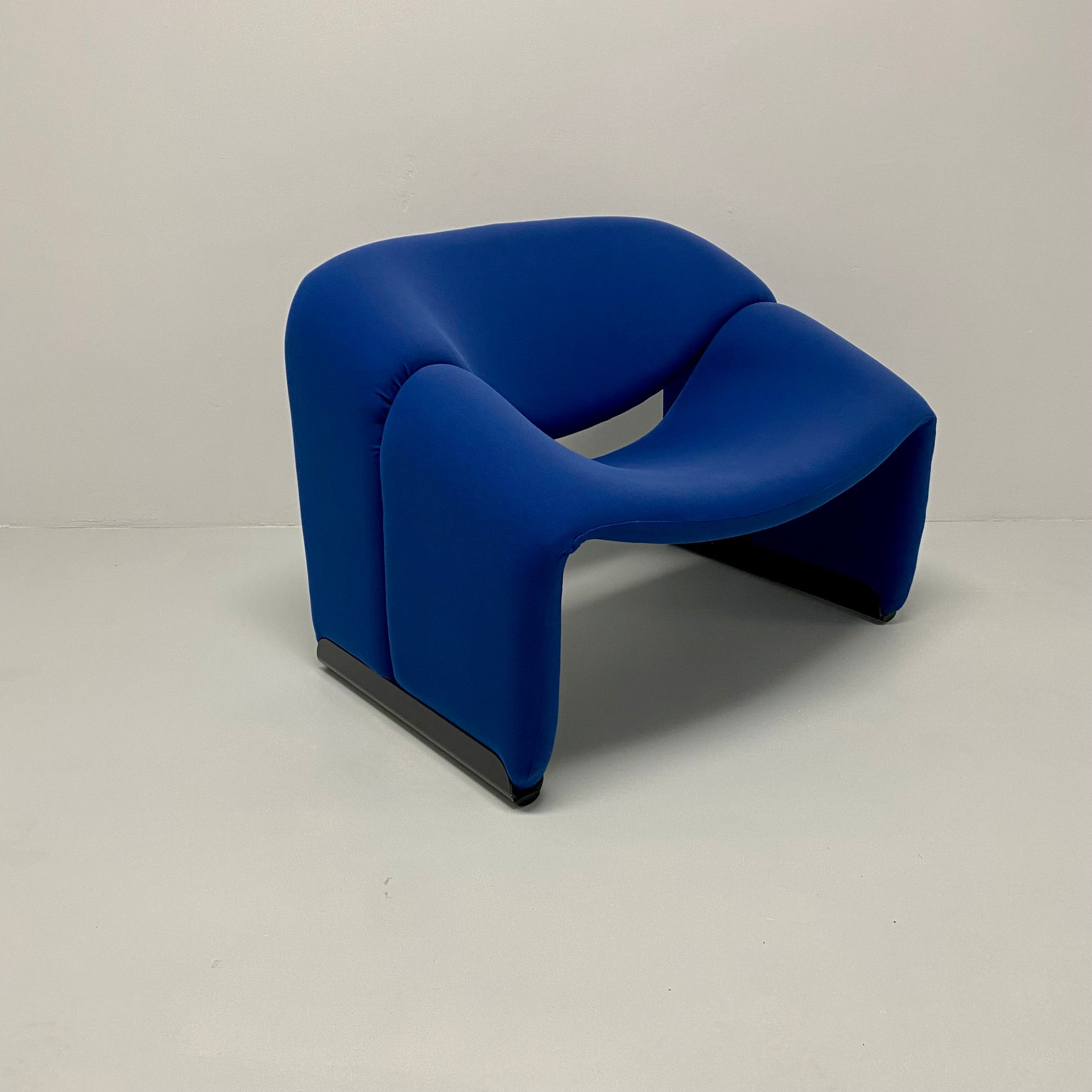 BLUE F598 GROOVY M-CHAIR BY PIERRE PAULIN FOR ARTIFORT, 1970S