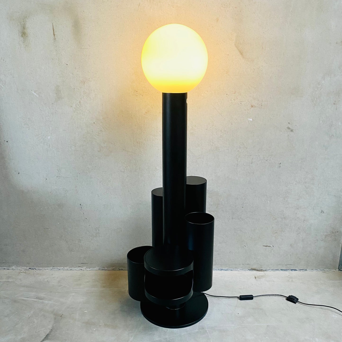 XXL FLOOR LAMP AND PLANT STAND "CLOSE ENCOUNTER" BY KERST KOOPMAN, NETHERLANDS 1980S
