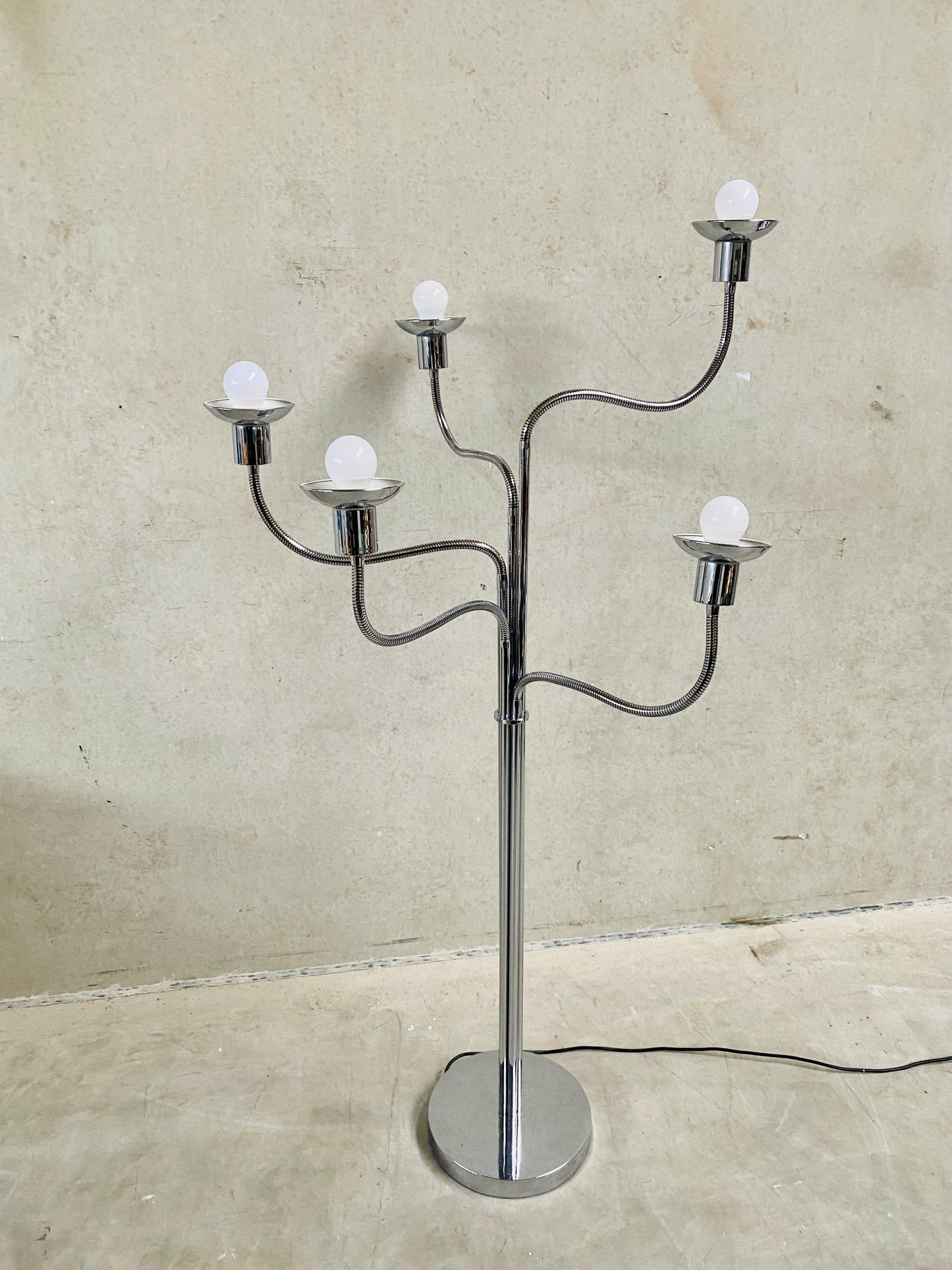Stehlampe aus der Mitte des 20. Jahrhunderts, verchromt, mit fünf flexiblen Armen, Stil Pierre Folie für Jacques Charpentier, 1960