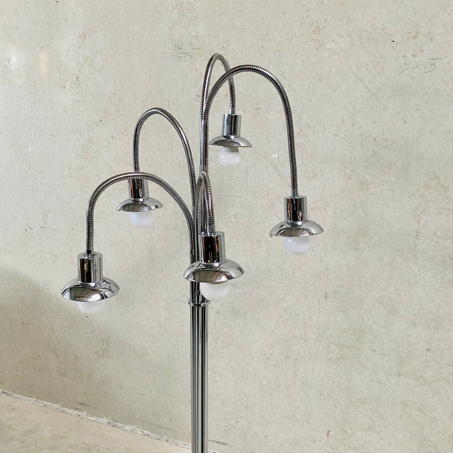 Stehlampe aus der Mitte des 20. Jahrhunderts, verchromt, mit fünf flexiblen Armen, Stil Pierre Folie für Jacques Charpentier, 1960