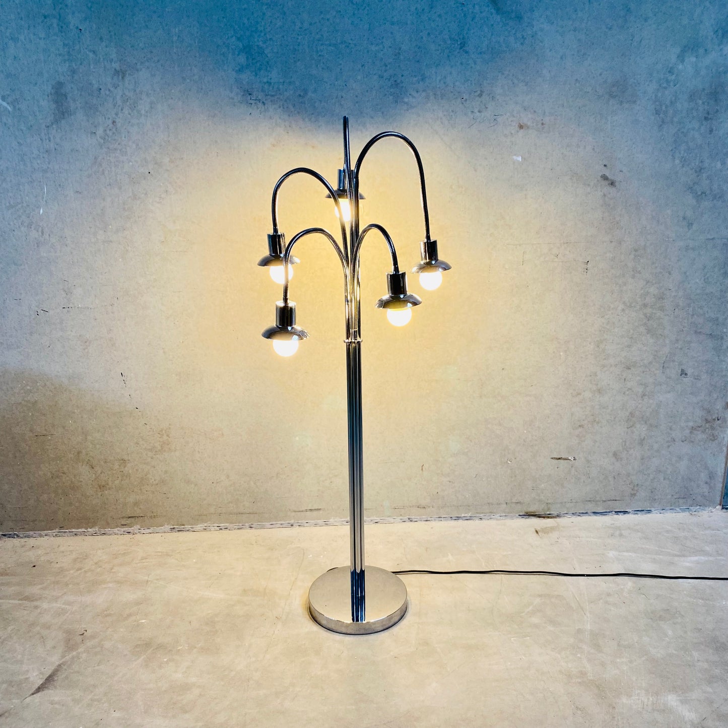 Stehlampe aus der Mitte des 20. Jahrhunderts, verchromt, mit fünf flexiblen Armen, Stil Pierre Folie für Jacques Charpentier, 1960