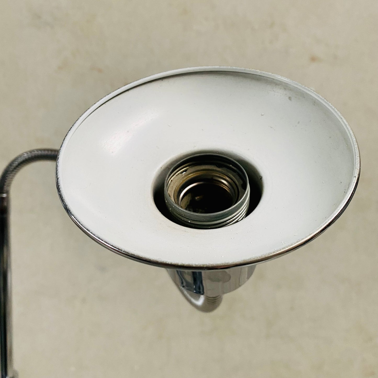 Stehlampe aus der Mitte des 20. Jahrhunderts, verchromt, mit fünf flexiblen Armen, Stil Pierre Folie für Jacques Charpentier, 1960