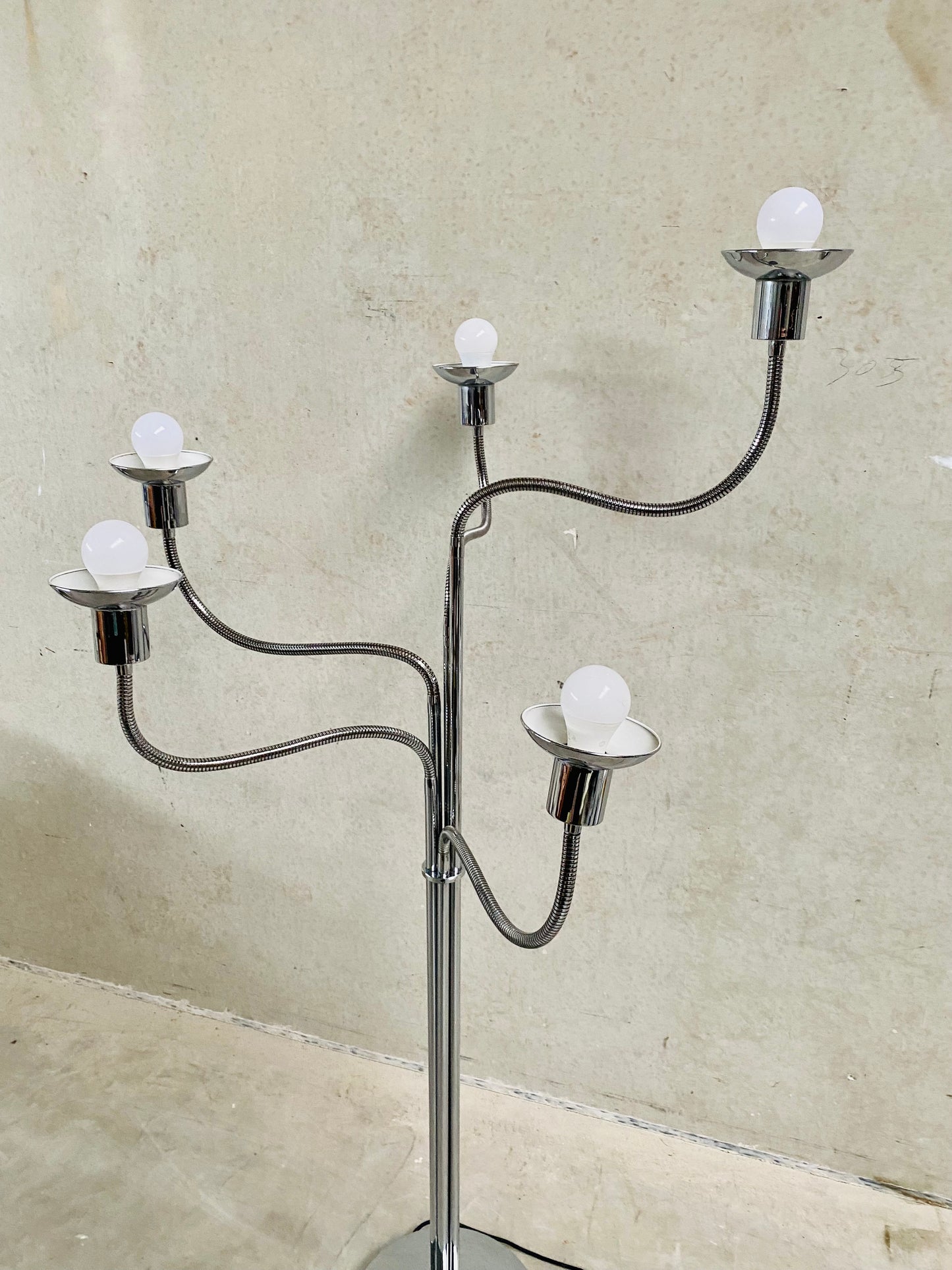 Stehlampe aus der Mitte des 20. Jahrhunderts, verchromt, mit fünf flexiblen Armen, Stil Pierre Folie für Jacques Charpentier, 1960