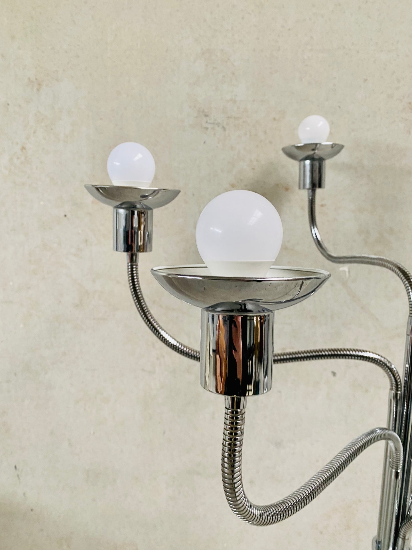 Stehlampe aus der Mitte des 20. Jahrhunderts, verchromt, mit fünf flexiblen Armen, Stil Pierre Folie für Jacques Charpentier, 1960