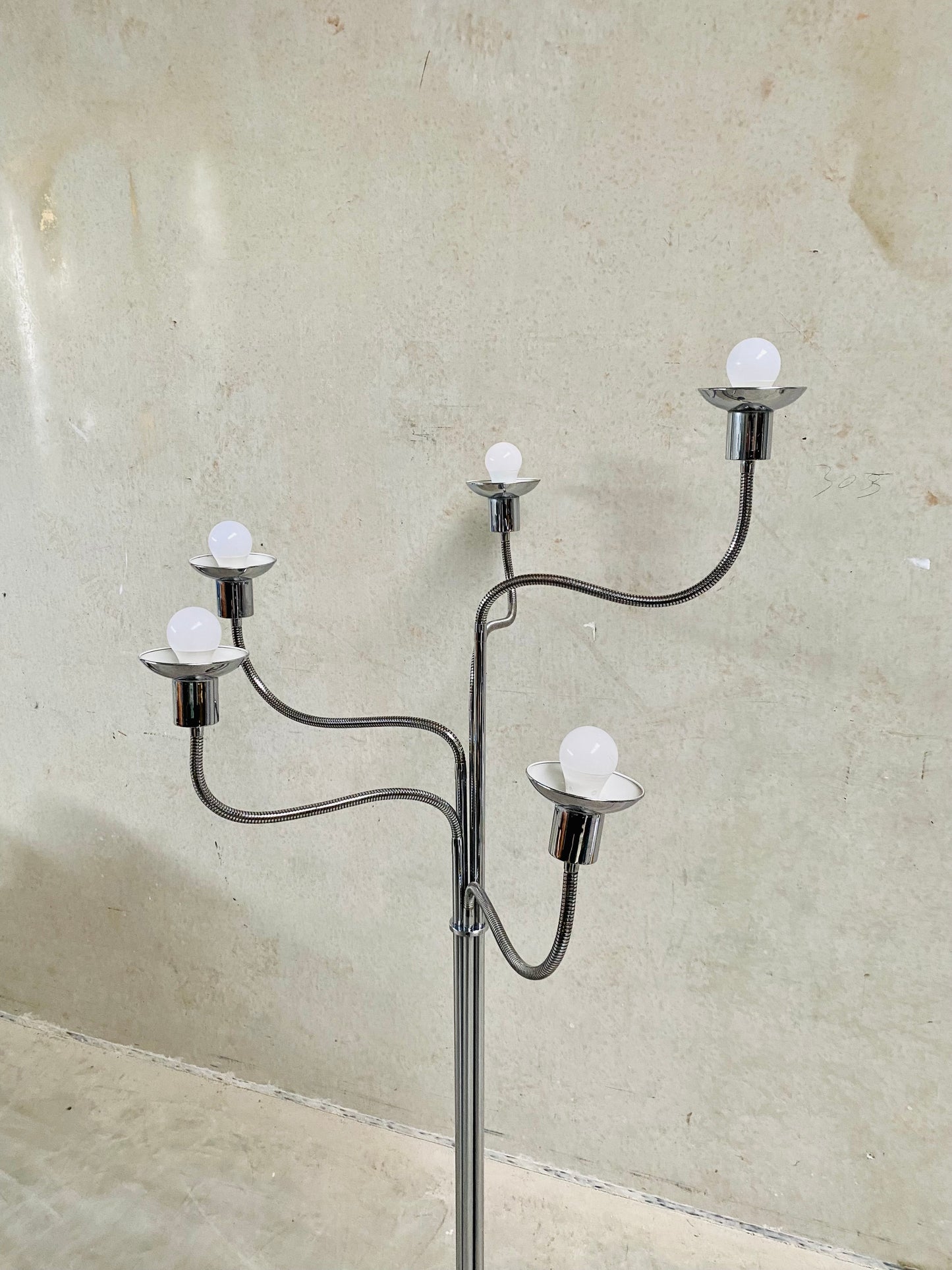 Stehlampe aus der Mitte des 20. Jahrhunderts, verchromt, mit fünf flexiblen Armen, Stil Pierre Folie für Jacques Charpentier, 1960