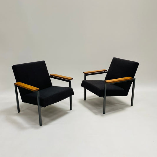 Set aus 2 grauen Sesseln „Modell 30“ von Gijs Van Der Sluis für Van Der Sluis Meubelen Culemborg Niederlande 1960