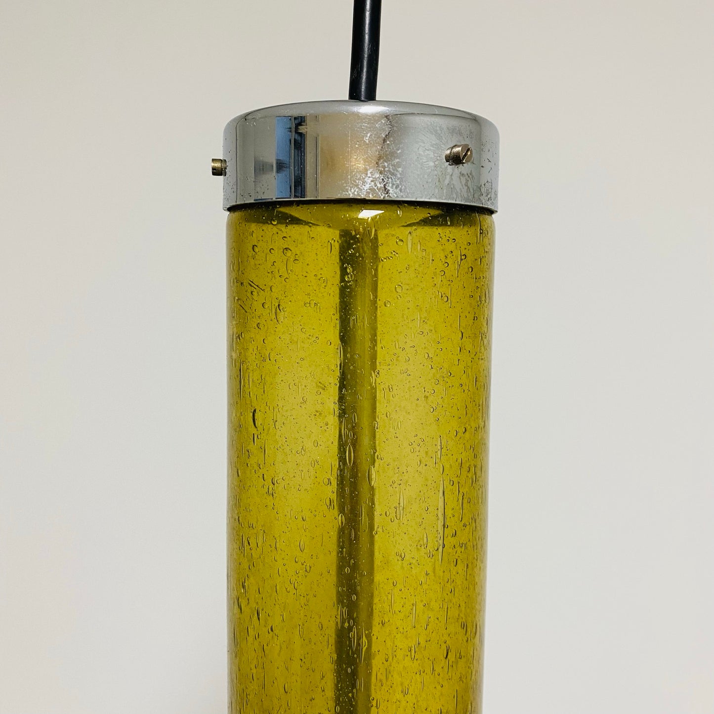 Pendelleuchte „P1115“ mit goldener Glasröhre von Staff Leuchten, Deutschland 1960