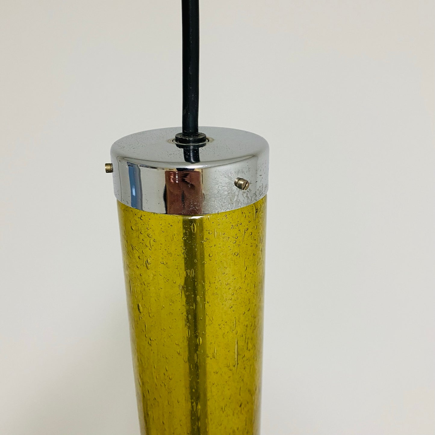 Pendelleuchte „P1115“ mit goldener Glasröhre von Staff Leuchten, Deutschland 1960