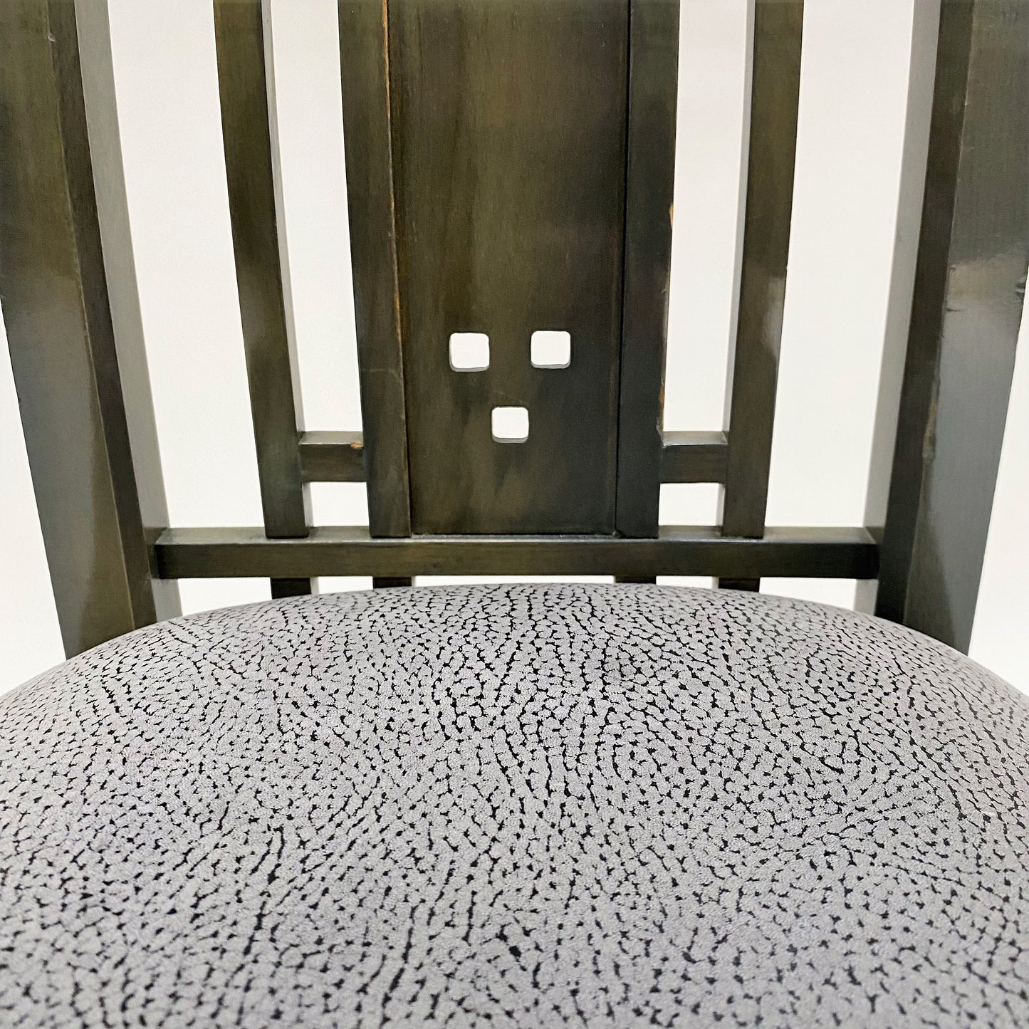 4 x Hochlehner-Esszimmerstühle mit Lackierung von Umberto Asnago für Giorgetti, Italien 1980