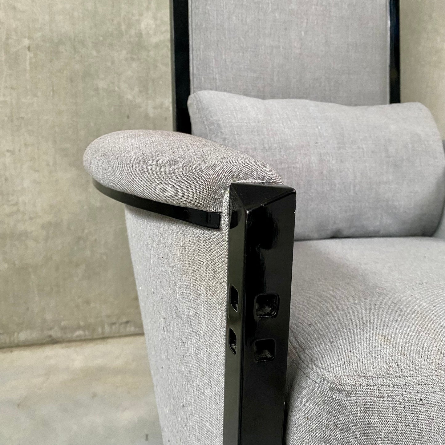 2 fauteuils lounge laqués à dossier haut « Peggy » par Umberto Asnago pour Giorgetti, Italie 1990