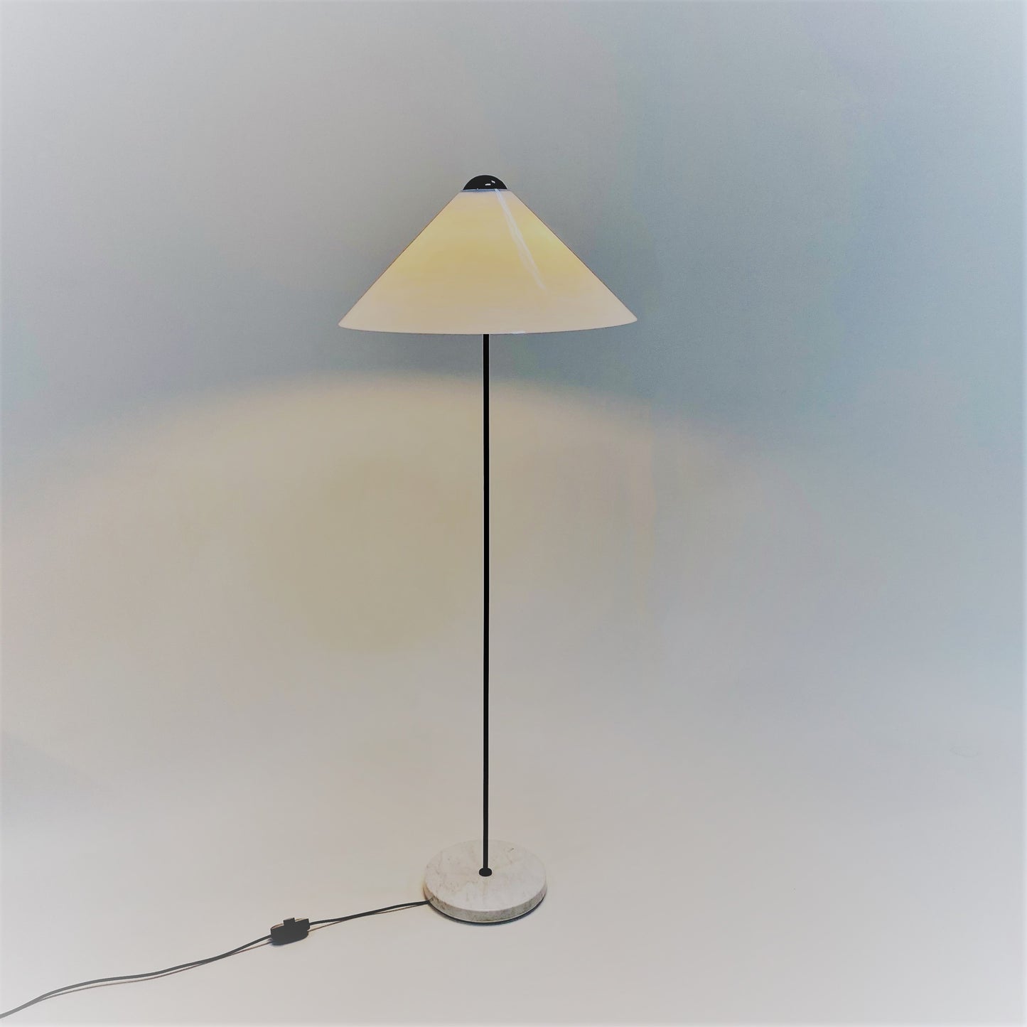 Producten SNOW FLOOR LAMP BY VICO MAGISTRETTI FOR OLUCE, ITALY 1970S