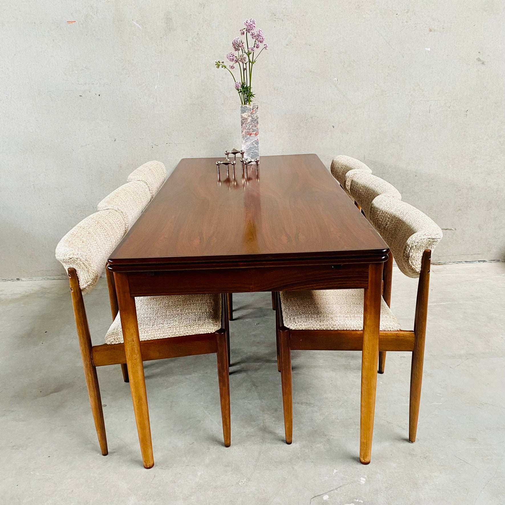 MID CENTURY DANISH DESIGN EXTENDABLE DINING SET WITH 6 CHAIRS, DENMARK 1960S