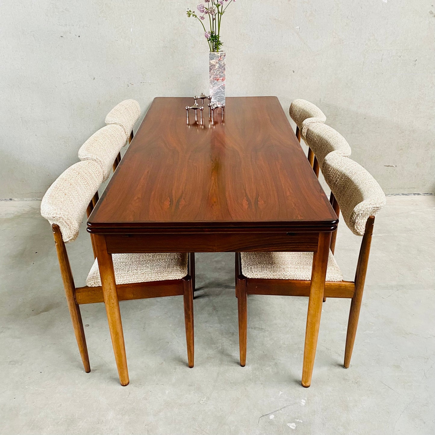 MID CENTURY DANISH DESIGN EXTENDABLE DINING SET WITH 6 CHAIRS, DENMARK 1960S