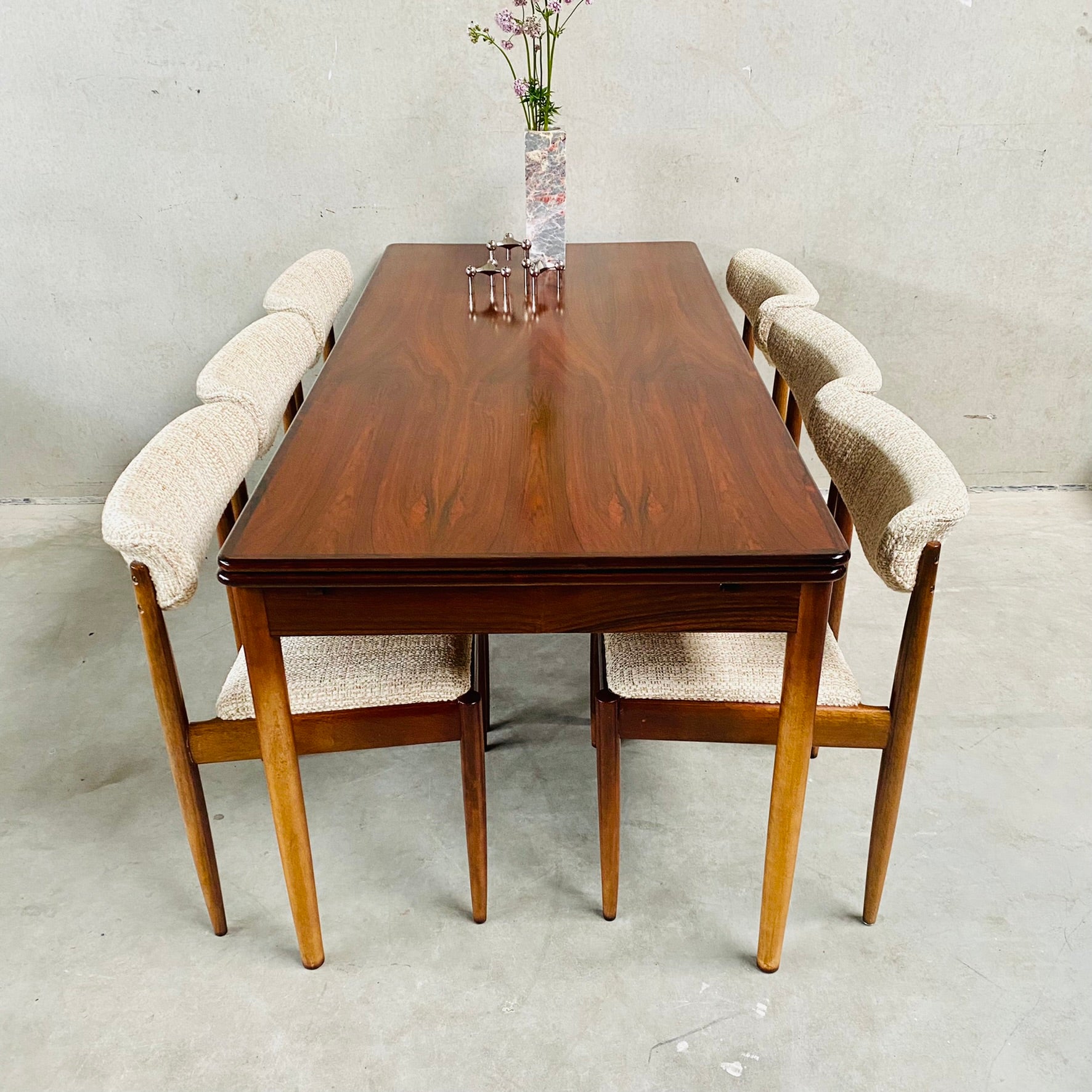 MID CENTURY DANISH DESIGN EXTENDABLE DINING SET WITH 6 CHAIRS, DENMARK 1960S