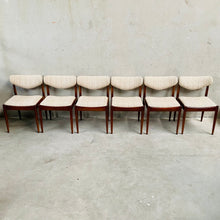 Load image into Gallery viewer, MID CENTURY DANISH DESIGN EXTENDABLE DINING SET WITH 6 CHAIRS, DENMARK 1960S
