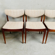 Load image into Gallery viewer, MID CENTURY DANISH DESIGN EXTENDABLE DINING SET WITH 6 CHAIRS, DENMARK 1960S

