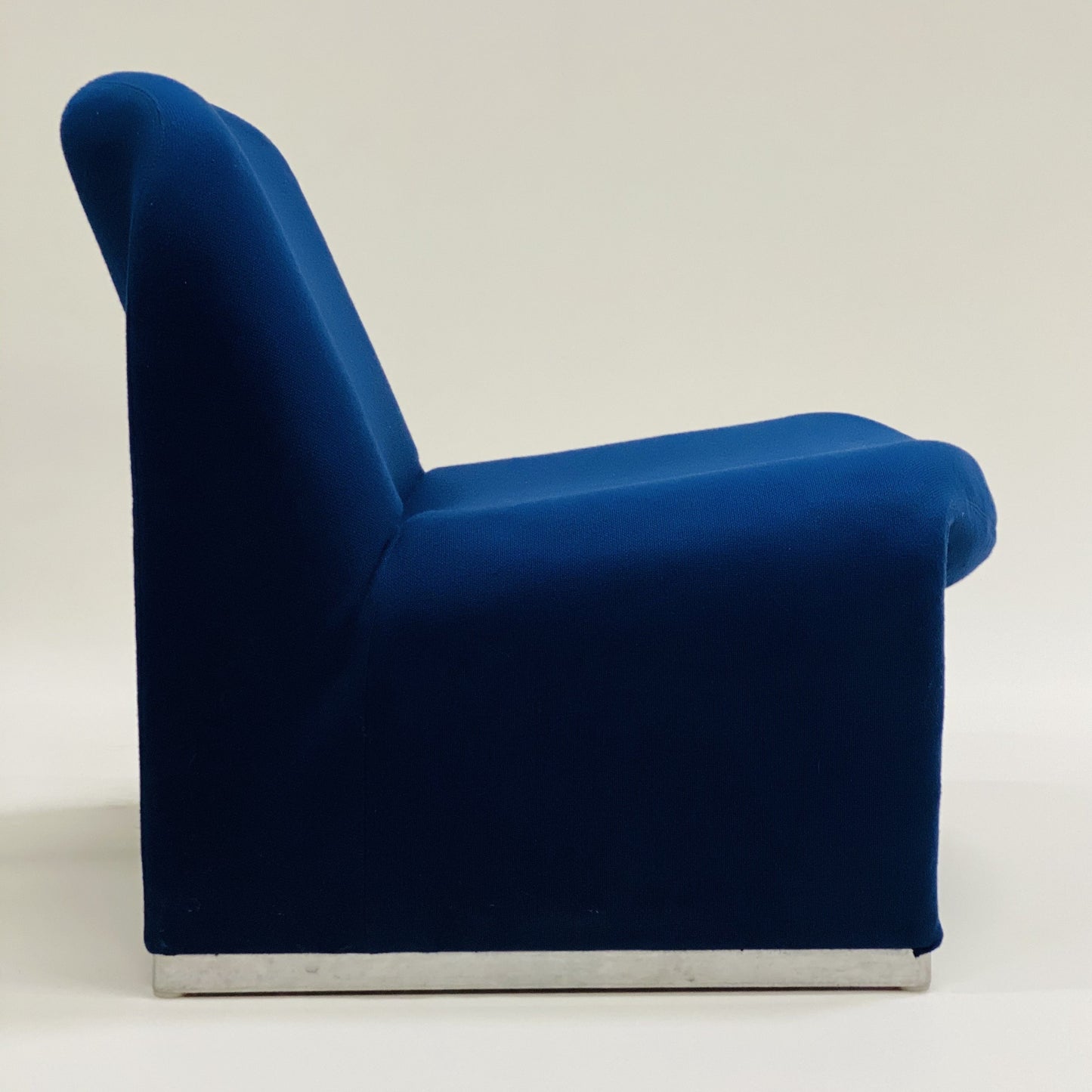 ALKY LOUNGE CHAIR BY GIANCARLO PIRETTI FOR ARTIFORT & CASTELLI, ITALY 1970S www.foundicons.nl