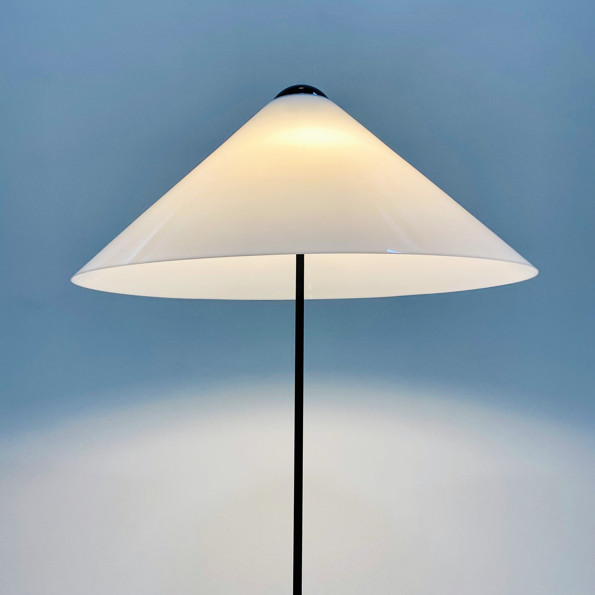 Producten SNOW FLOOR LAMP BY VICO MAGISTRETTI FOR OLUCE, ITALY 1970S