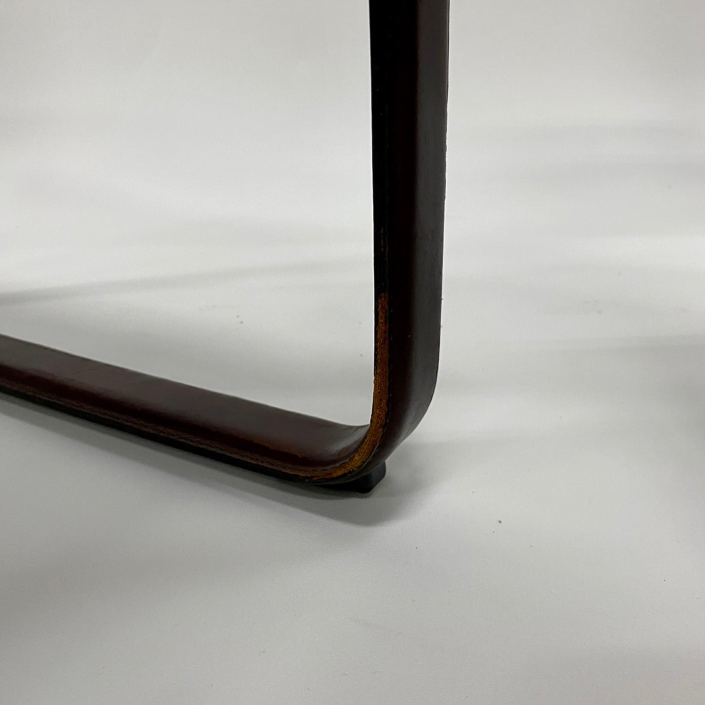 Set aus 4 burgunderfarbenen Sistina Strap Chairs aus Leder von Tito Agnoli für Matteo Grassi, Italien 1980