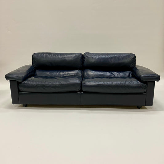 Dunkelblaues 2-Sitzer-Ledersofa von Tito Agnoli für Poltrona Frau, Italien 1970