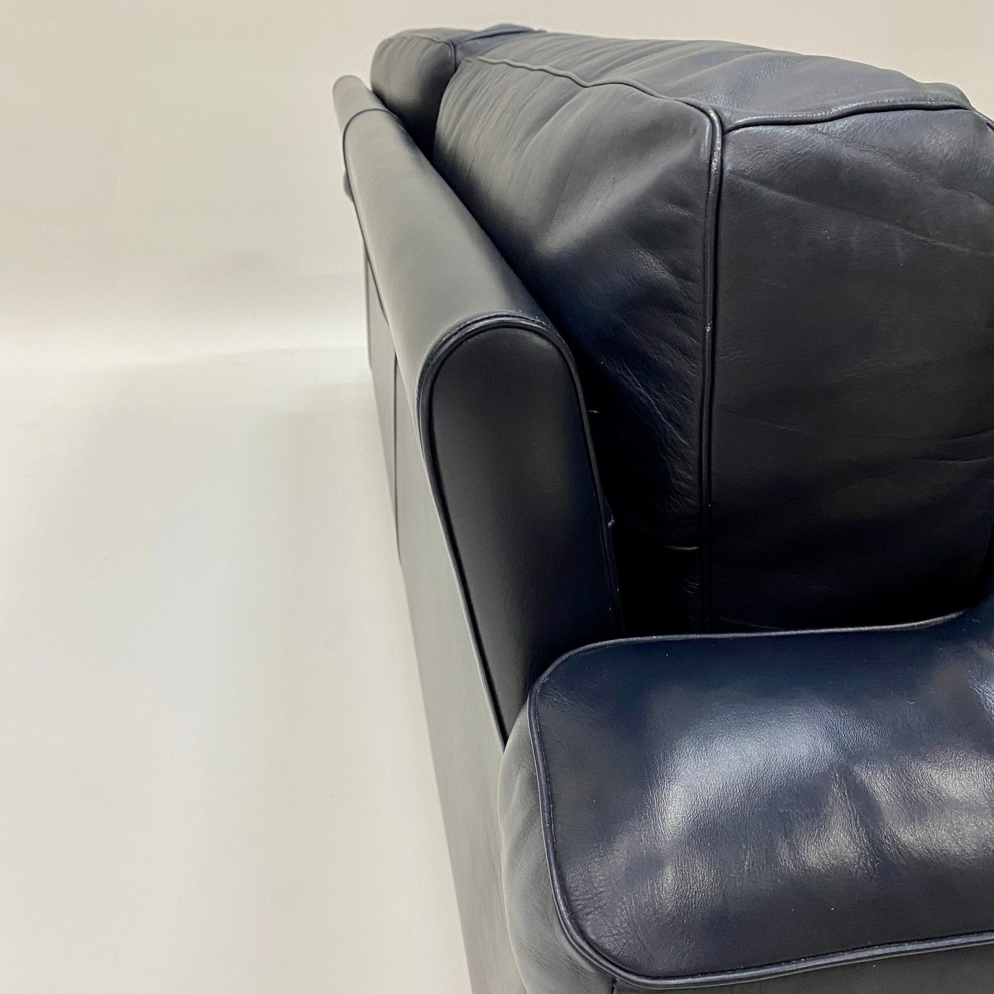 Dunkelblaues 2-Sitzer-Ledersofa von Tito Agnoli für Poltrona Frau, Italien 1970