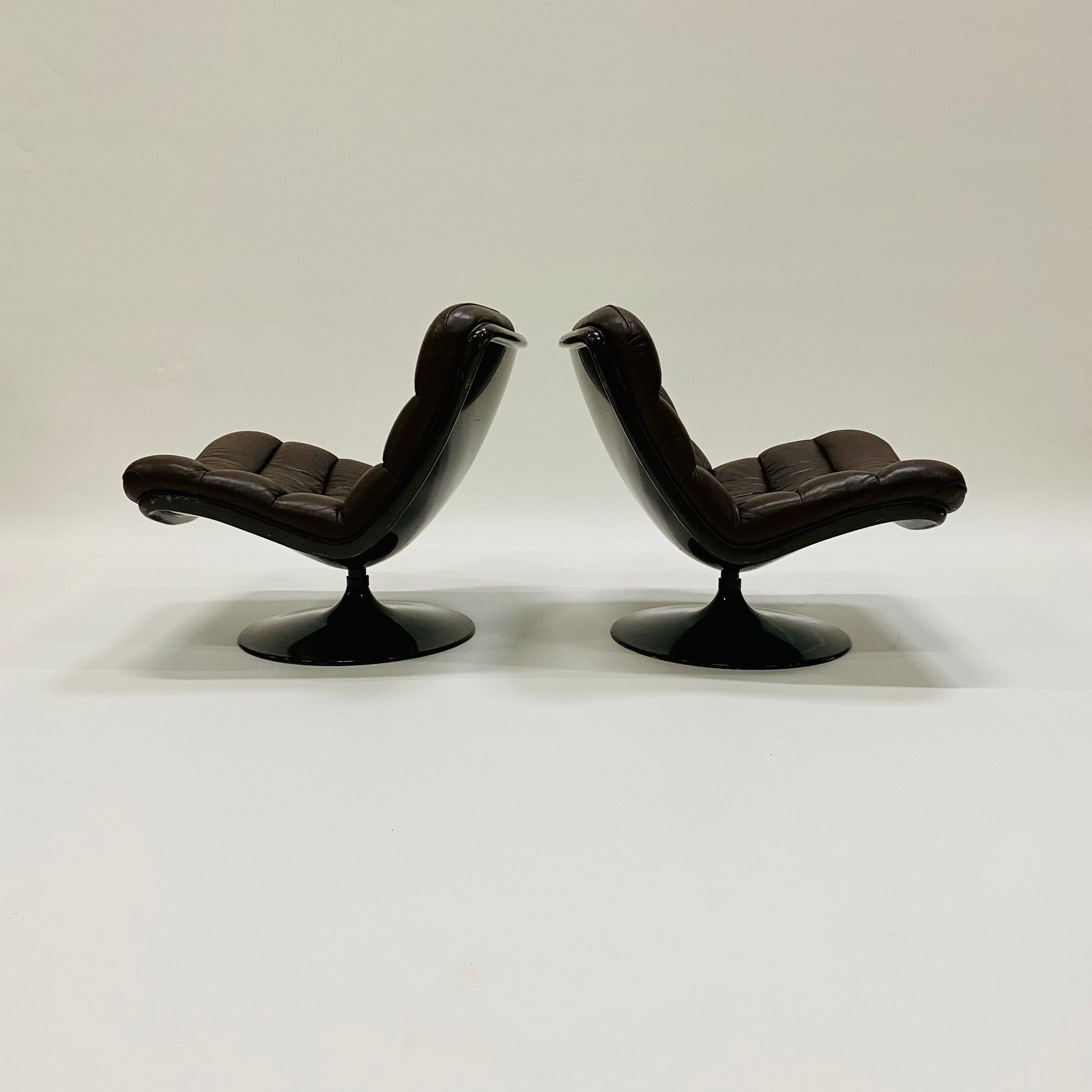 BROWN LEATHER EASY CHAIRS F978 BY GEOFFREY HARCOURT FOR ARTIFORT, NETHERLANDS 1960S www.foundicons.nl