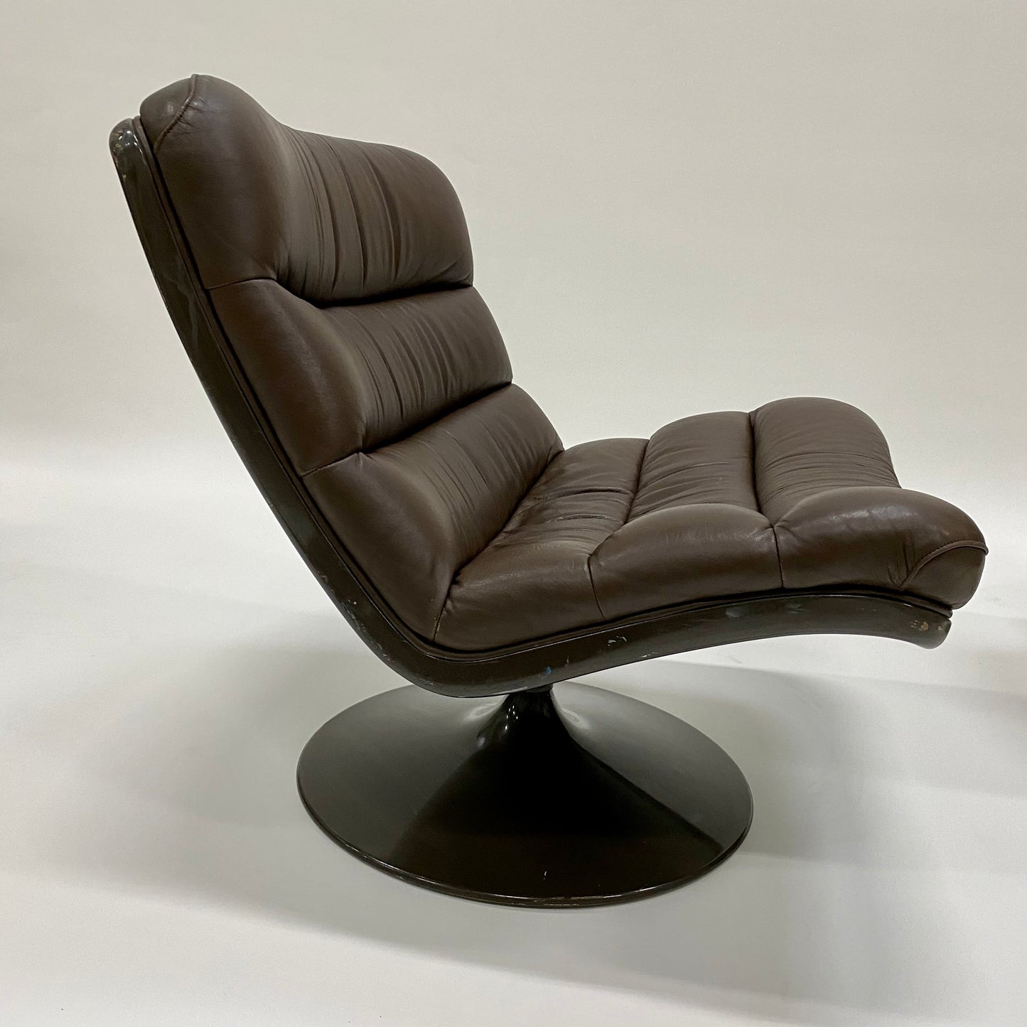 BROWN LEATHER EASY CHAIRS F978 BY GEOFFREY HARCOURT FOR ARTIFORT, NETHERLANDS 1960S www.foundicons.nl