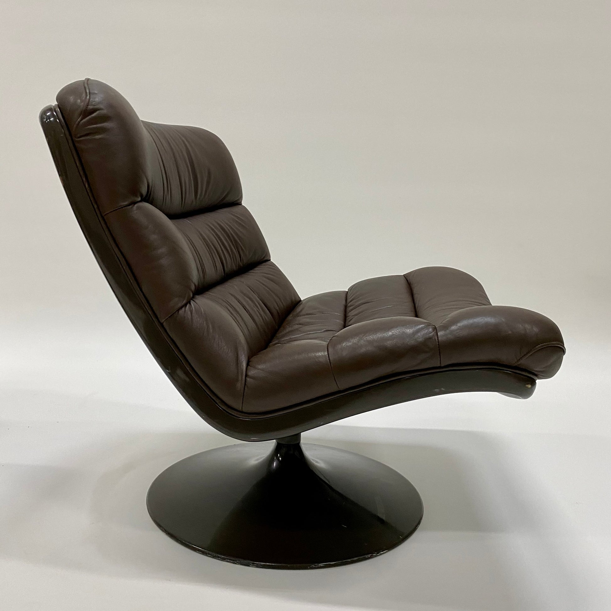BROWN LEATHER EASY CHAIRS F978 BY GEOFFREY HARCOURT FOR ARTIFORT, NETHERLANDS 1960S www.foundicons.nl