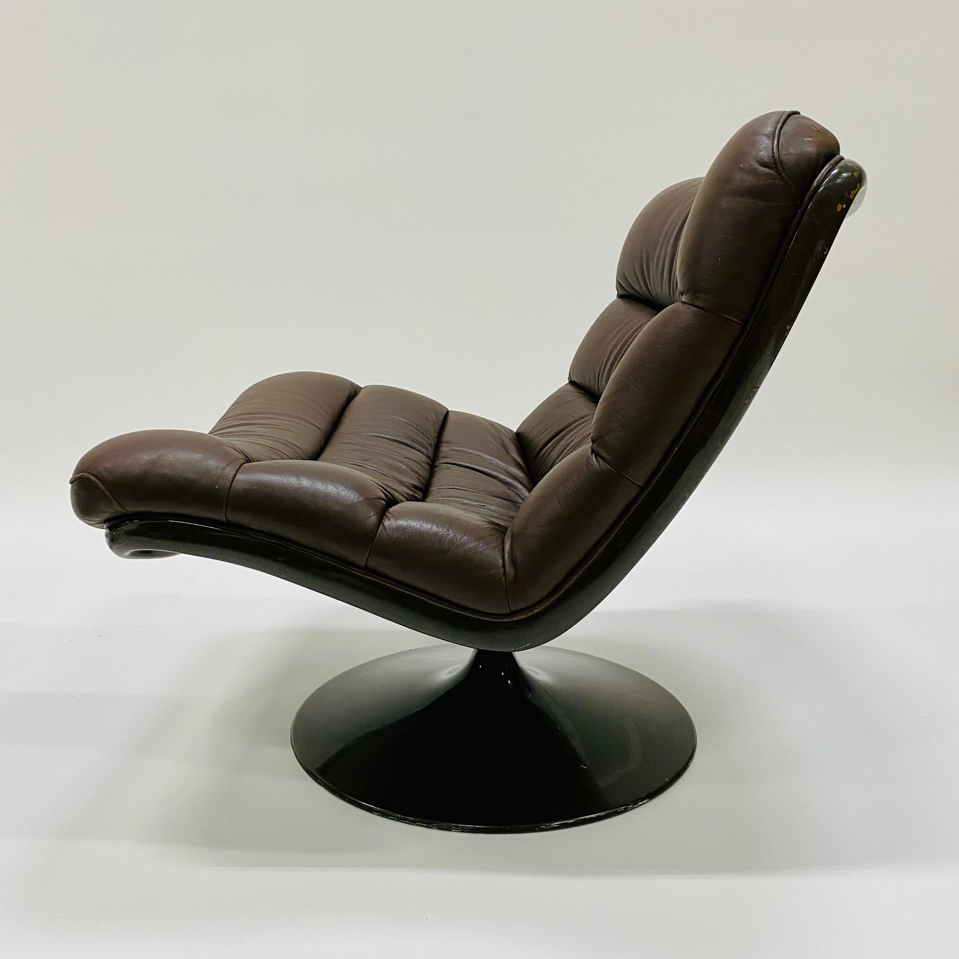 BROWN LEATHER EASY CHAIRS F978 BY GEOFFREY HARCOURT FOR ARTIFORT, NETHERLANDS 1960S www.foundicons.nl