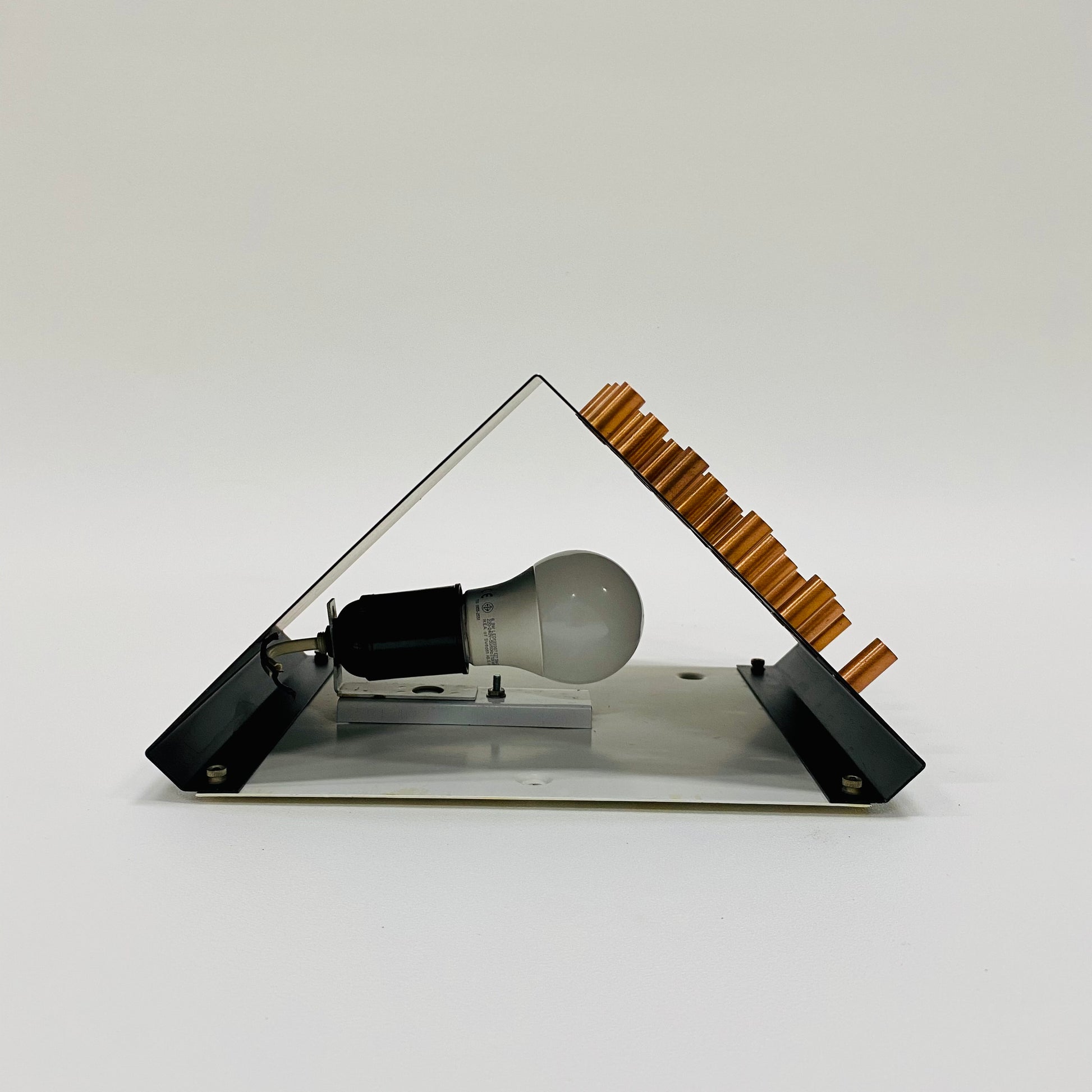 CLAIR OBSCUR WALL LAMP BY RAAK AMSTERDAM, NETHERLANDS 1960S www,foundicons.nl