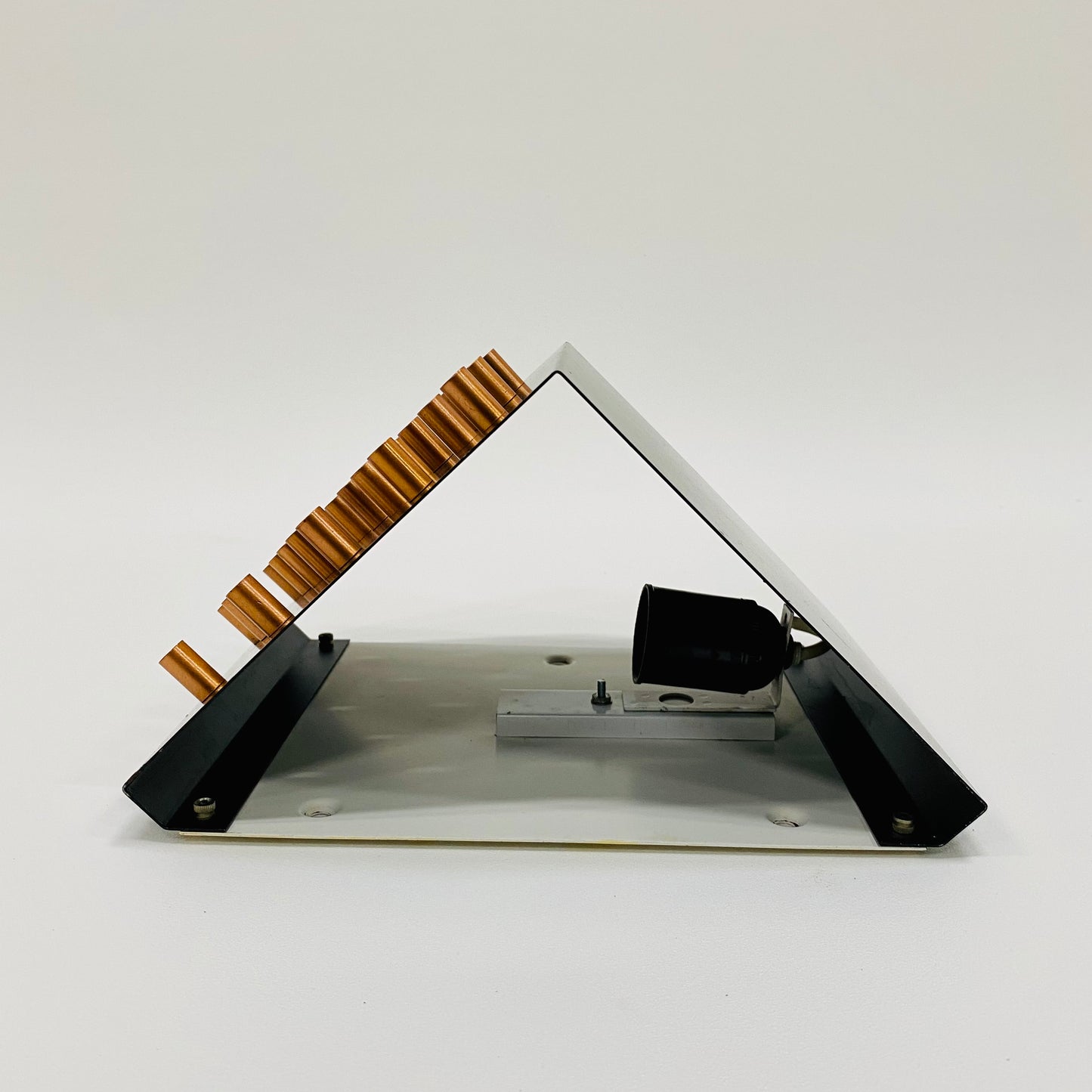 CLAIR OBSCUR WALL LAMP BY RAAK AMSTERDAM, NETHERLANDS 1960S www,foundicons.nl