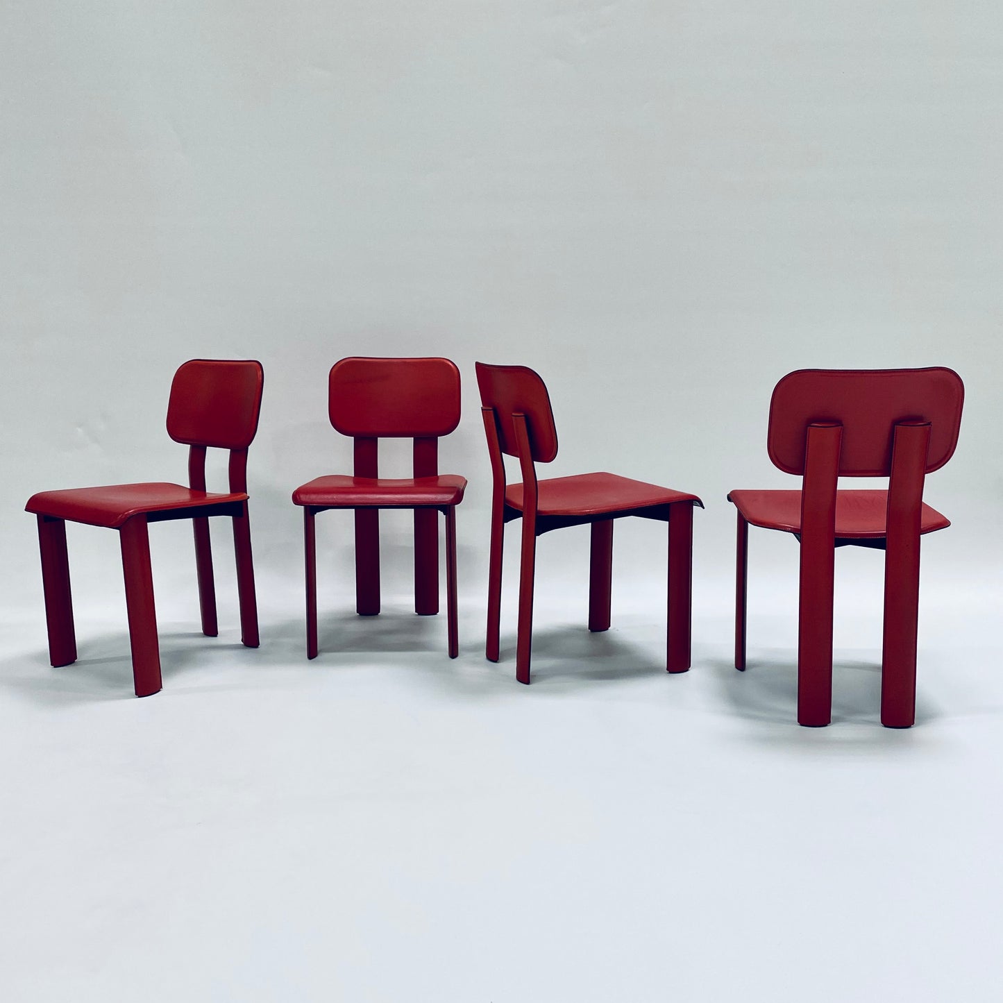 RARE RED DINING CHAIRS BY ANTONELLO MOSCA FOR YCAMI, ITALY 1980S www.foundicons.nl