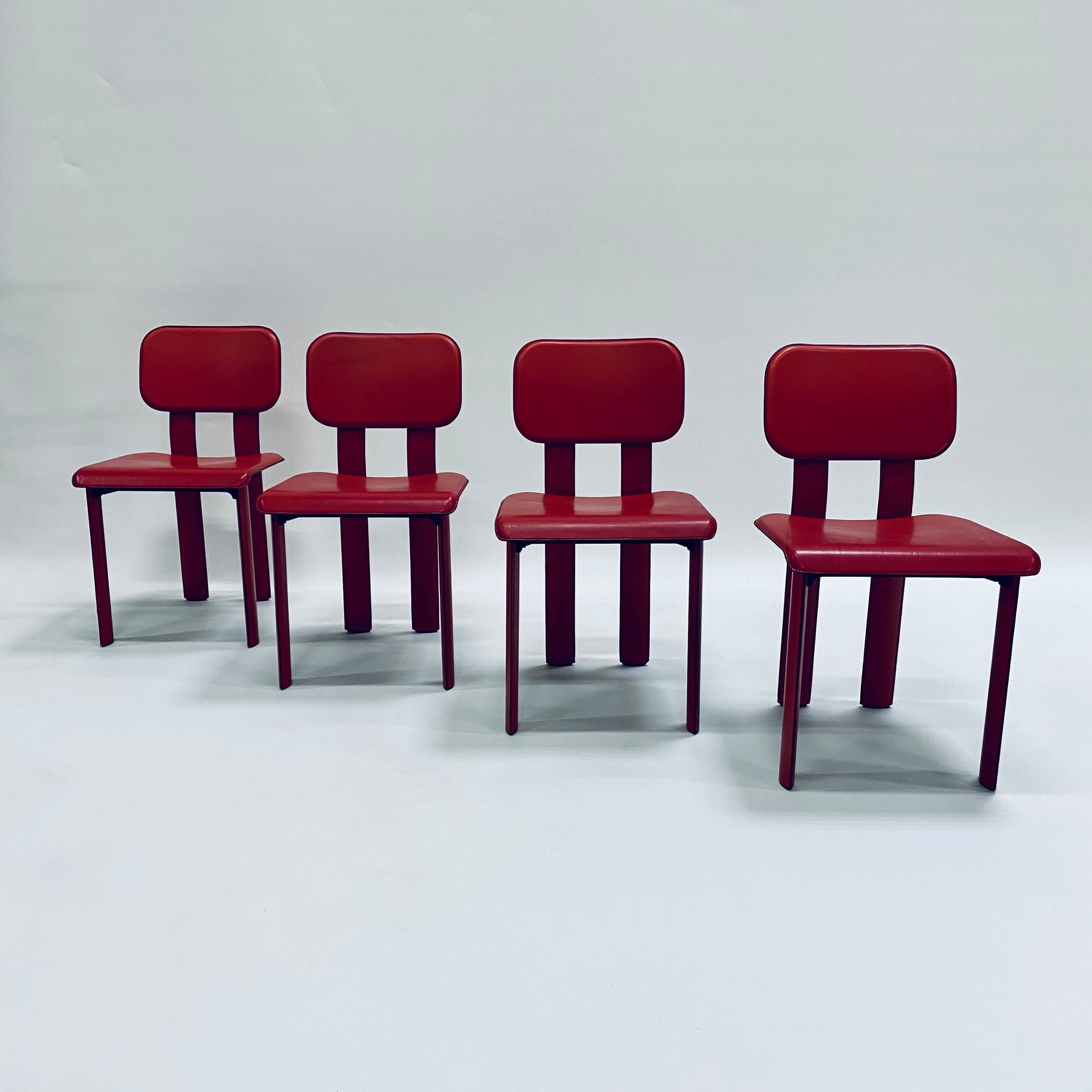 RARE RED DINING CHAIRS BY ANTONELLO MOSCA FOR YCAMI, ITALY 1980S www.foundicons.nl