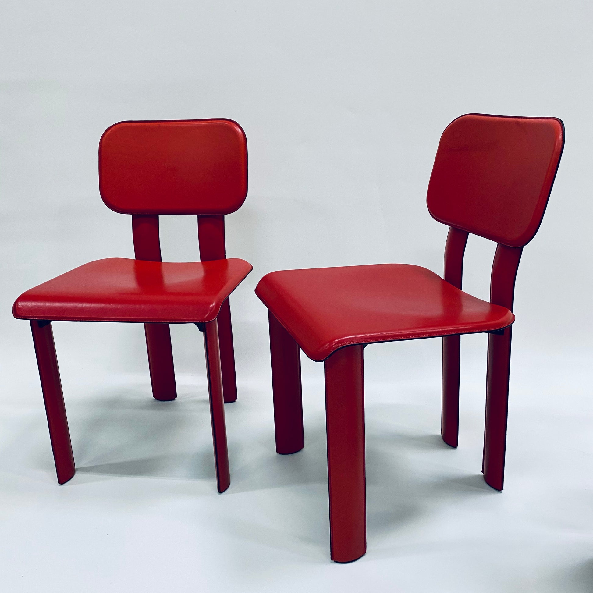RARE RED DINING CHAIRS BY ANTONELLO MOSCA FOR YCAMI, ITALY 1980S www.foundicons.nl