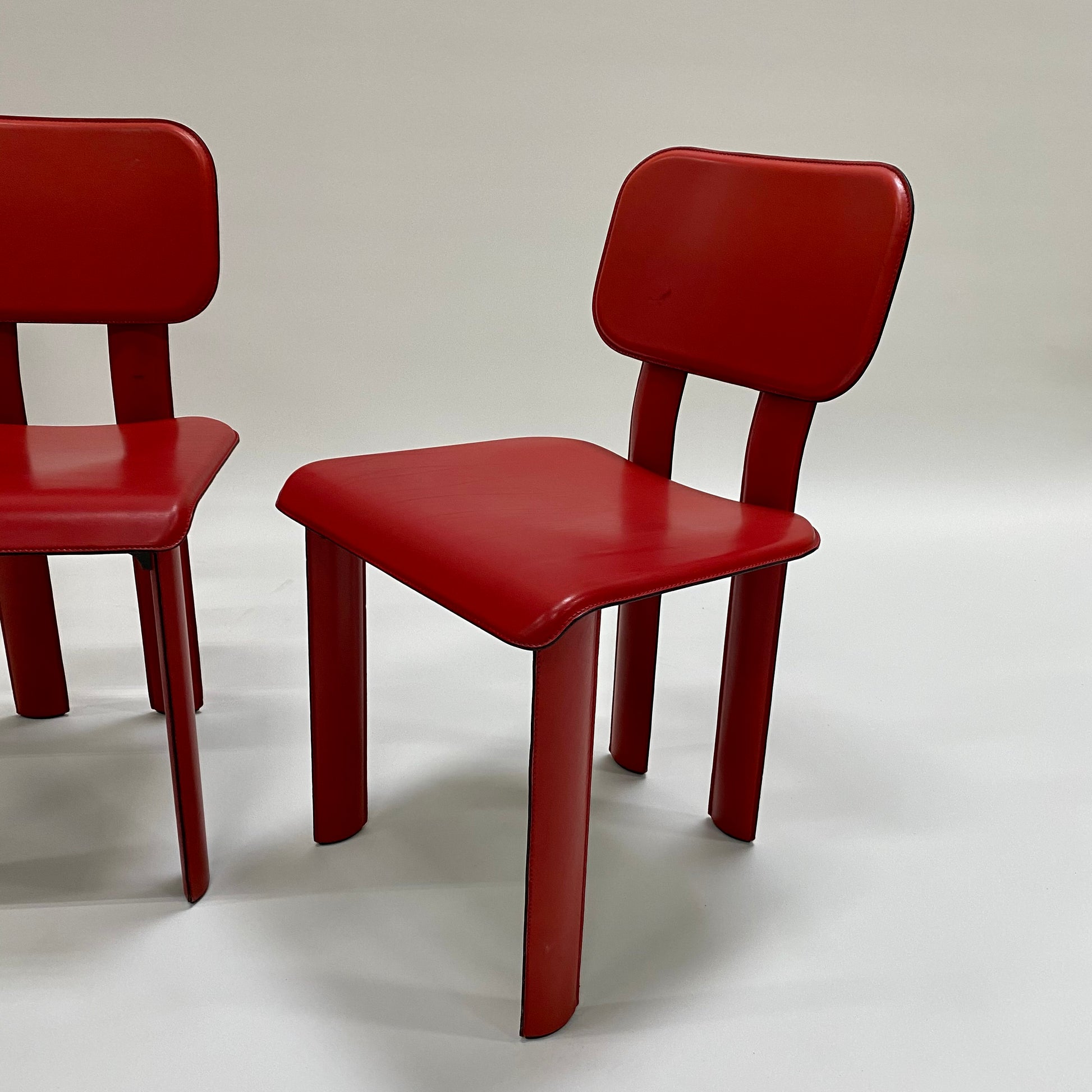 RARE RED DINING CHAIRS BY ANTONELLO MOSCA FOR YCAMI, ITALY 1980S www.foundicons.nl