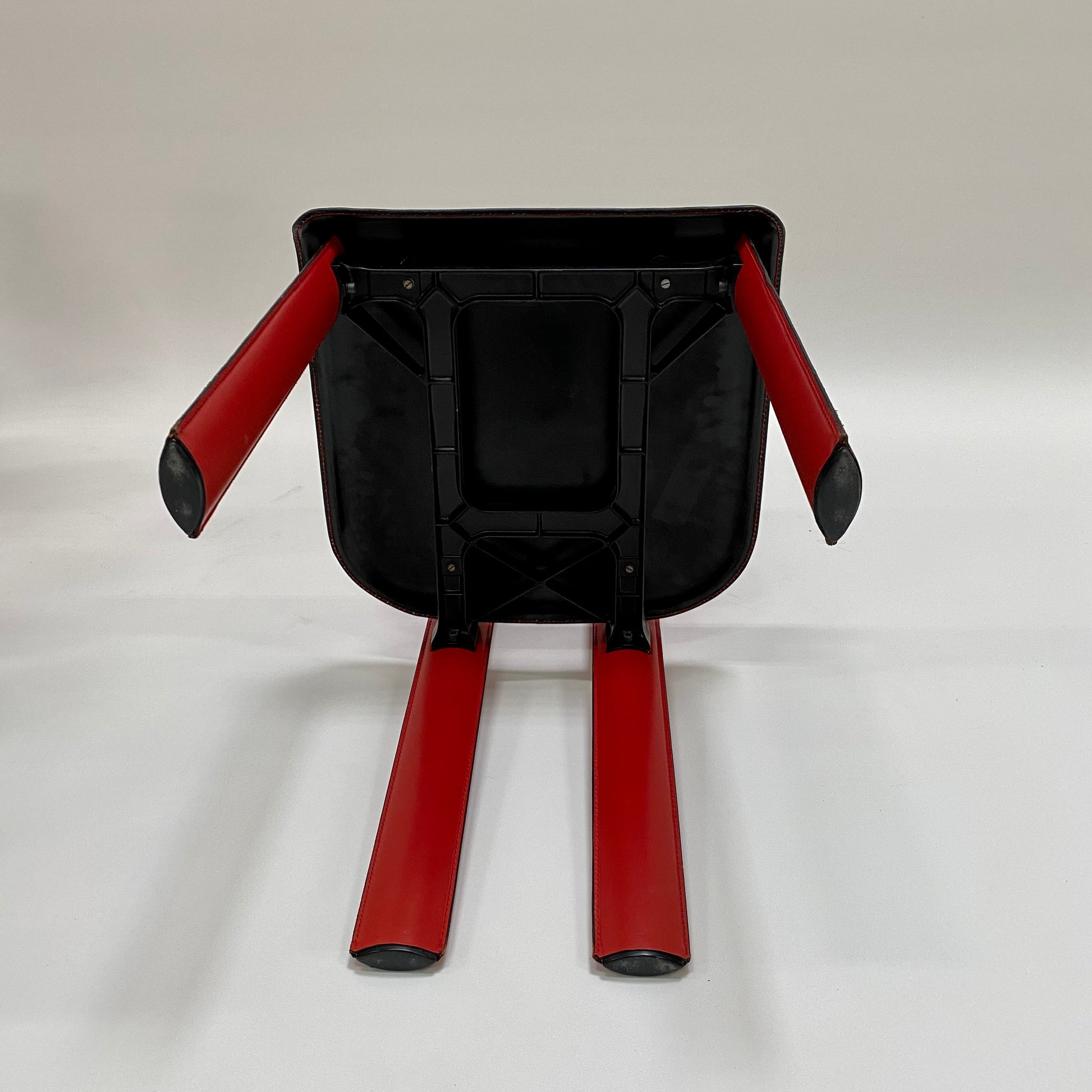 RARE RED DINING CHAIRS BY ANTONELLO MOSCA FOR YCAMI, ITALY 1980S www.foundicons.nl