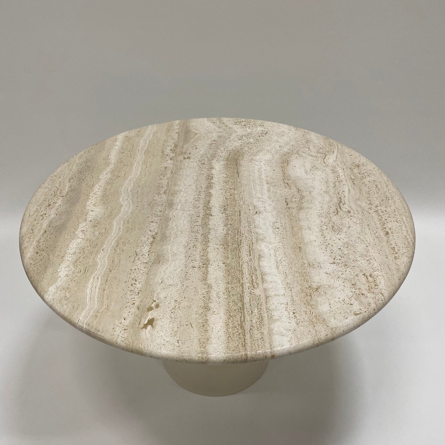 BEAUTIFUL ITALIAN TRAVERTINE ROUND DINING TABLE, ITALY 1970S www.foundicons.nl