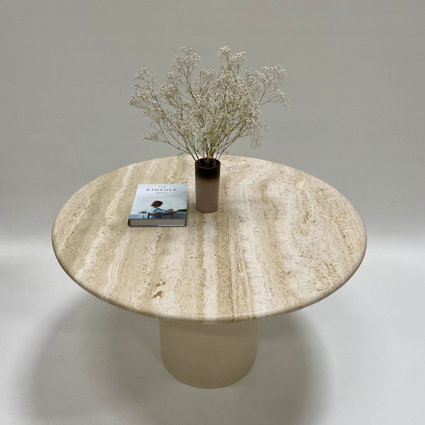 BEAUTIFUL ITALIAN TRAVERTINE ROUND DINING TABLE, ITALY 1970S www.foundicons.nl