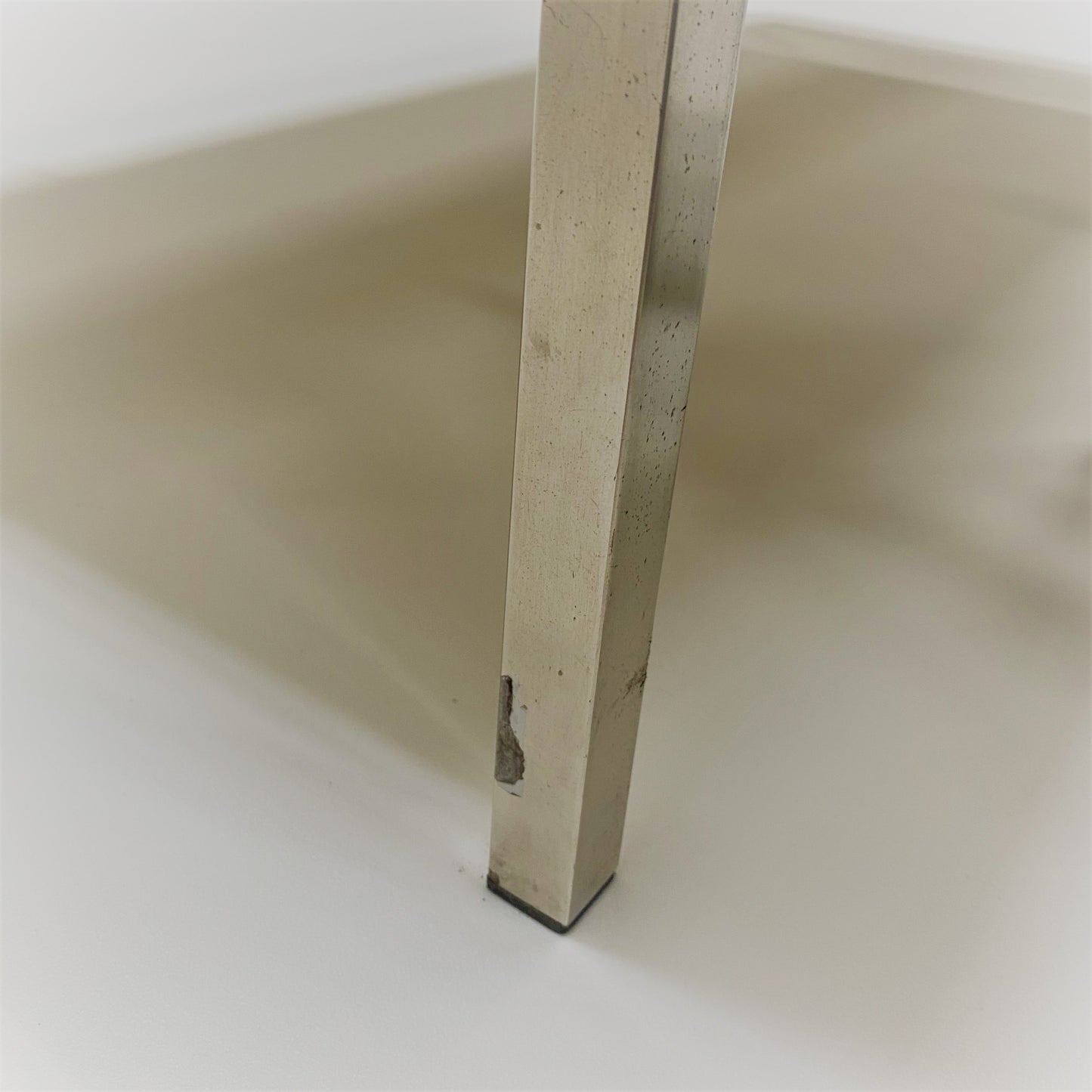 Großer rechteckiger Couchtisch aus Travertin im italienischen Design mit verchromtem Metallgestell, Italien, 1970
