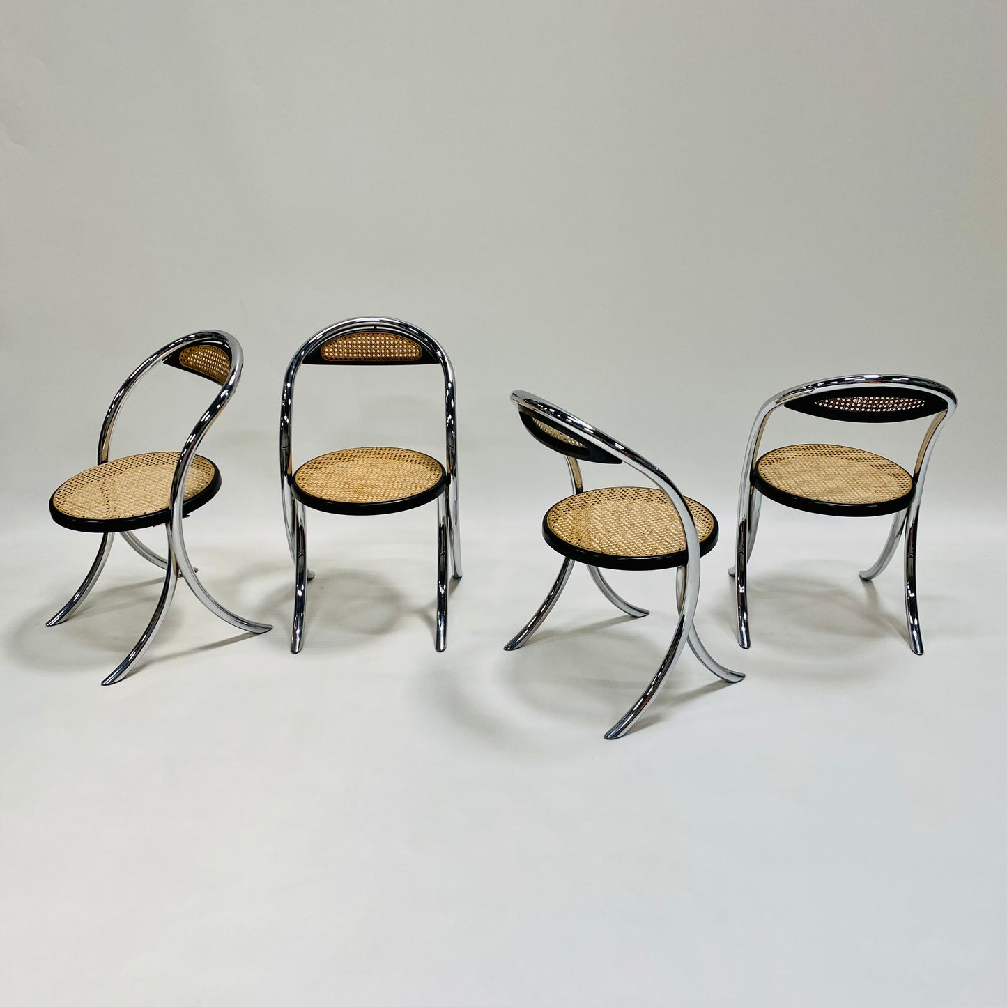 Set aus 4 italienischen Esszimmerstühlen mit Gurtbespannung und verchromtem Rohrgestell, Italien, 1970
