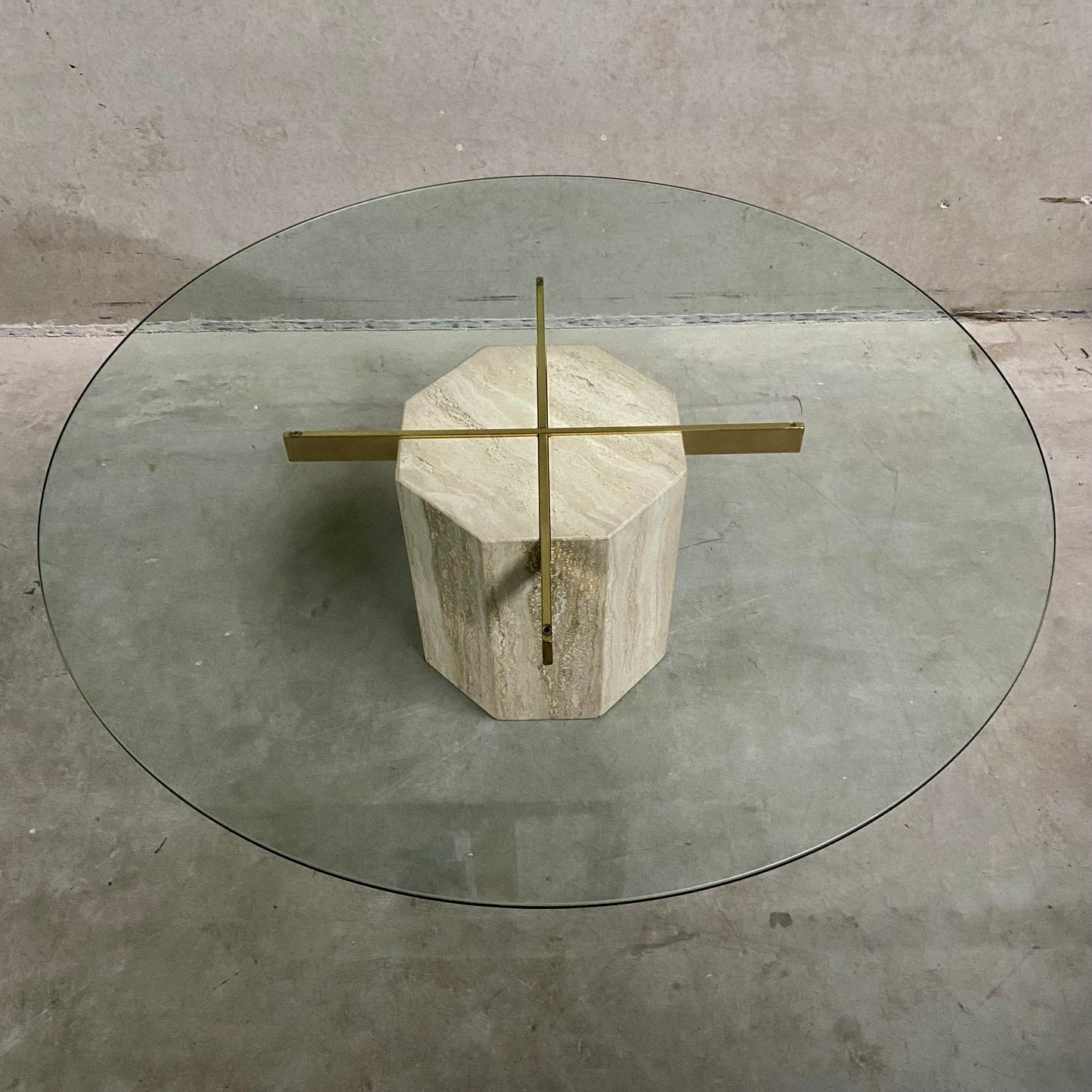 ITALIAN DESIGN TRAVERTINE COFFEE TABLE WITH GLASS TOP & BRASS ARTEDI, ITALY 1970S