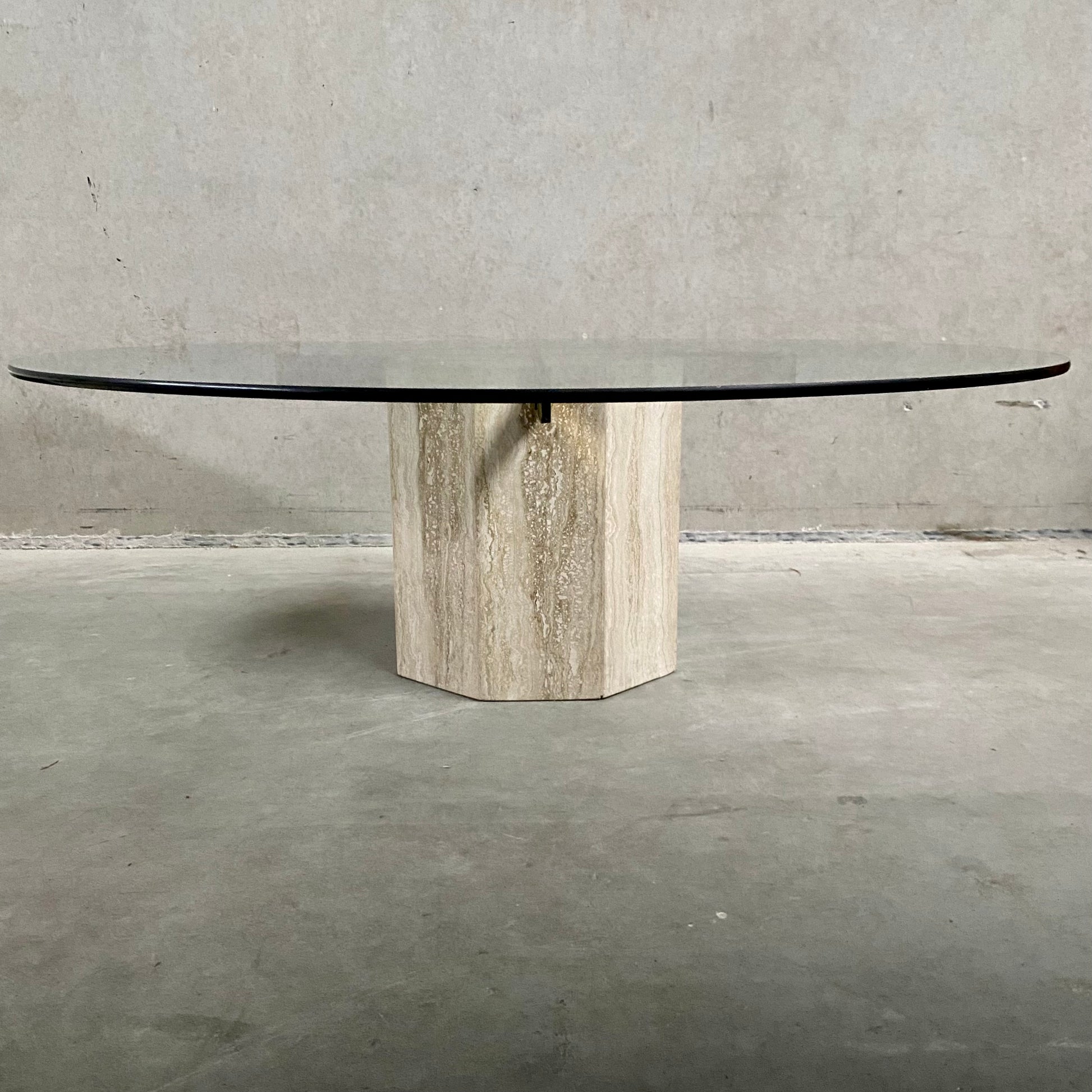 ITALIAN DESIGN TRAVERTINE COFFEE TABLE WITH GLASS TOP & BRASS ARTEDI, ITALY 1970S