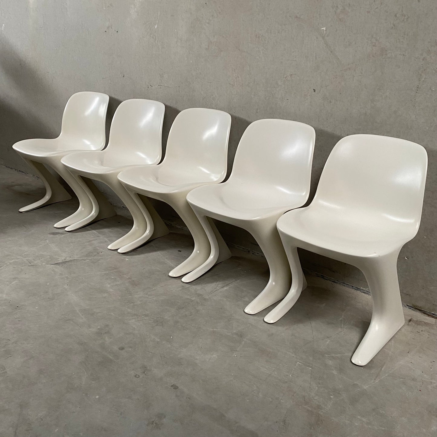 SET OF 5 WHITE KANGAROO DINING CHAIRS BY ERNST MOECKL FOR HORN, GERMANY 1968