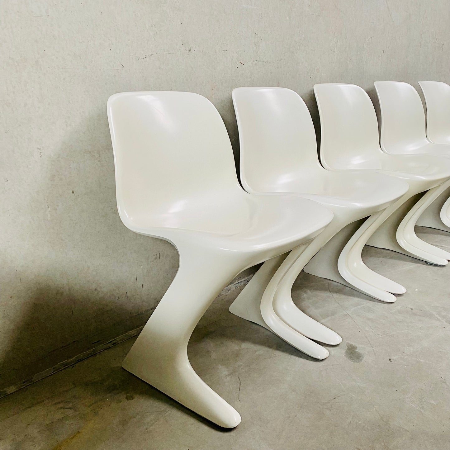 SET OF 5 WHITE KANGAROO DINING CHAIRS BY ERNST MOECKL FOR HORN, GERMANY 1968