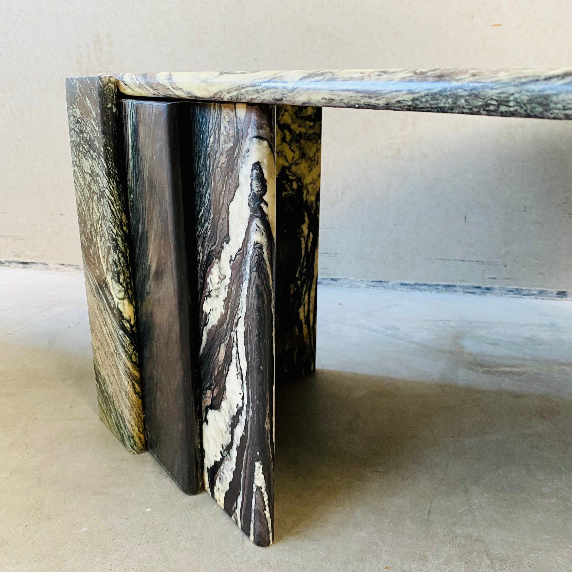 LARGE EYE SHAPED SICILIAN MARBLE COFFEE TABLE FOR ROCHE BOBOIS, ITALY 1970S