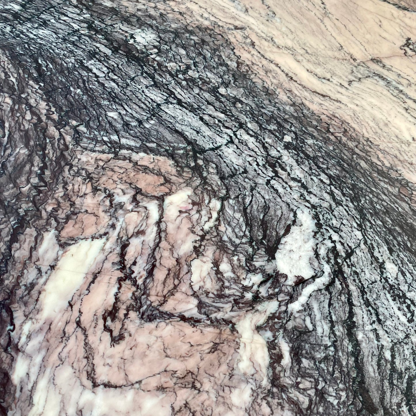 LARGE EYE SHAPED SICILIAN MARBLE COFFEE TABLE FOR ROCHE BOBOIS, ITALY 1970S