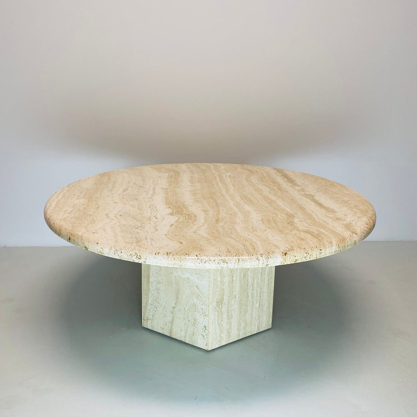 LARGE ROUND TRAVERTINE COFFEE TABLE WITH HEXAGONAL BASE, ITALY 1970S
