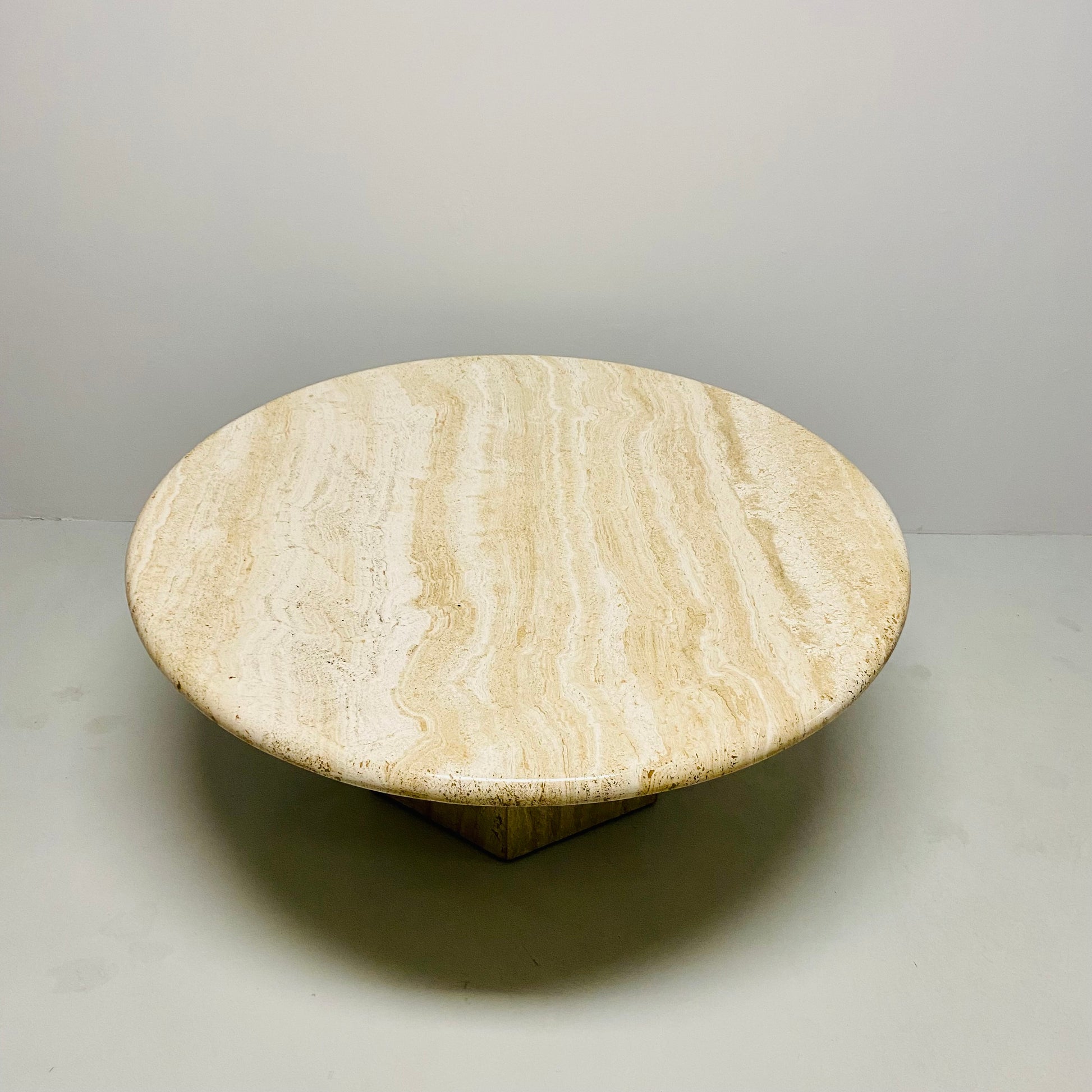 LARGE ROUND TRAVERTINE COFFEE TABLE WITH HEXAGONAL BASE, ITALY 1970S
